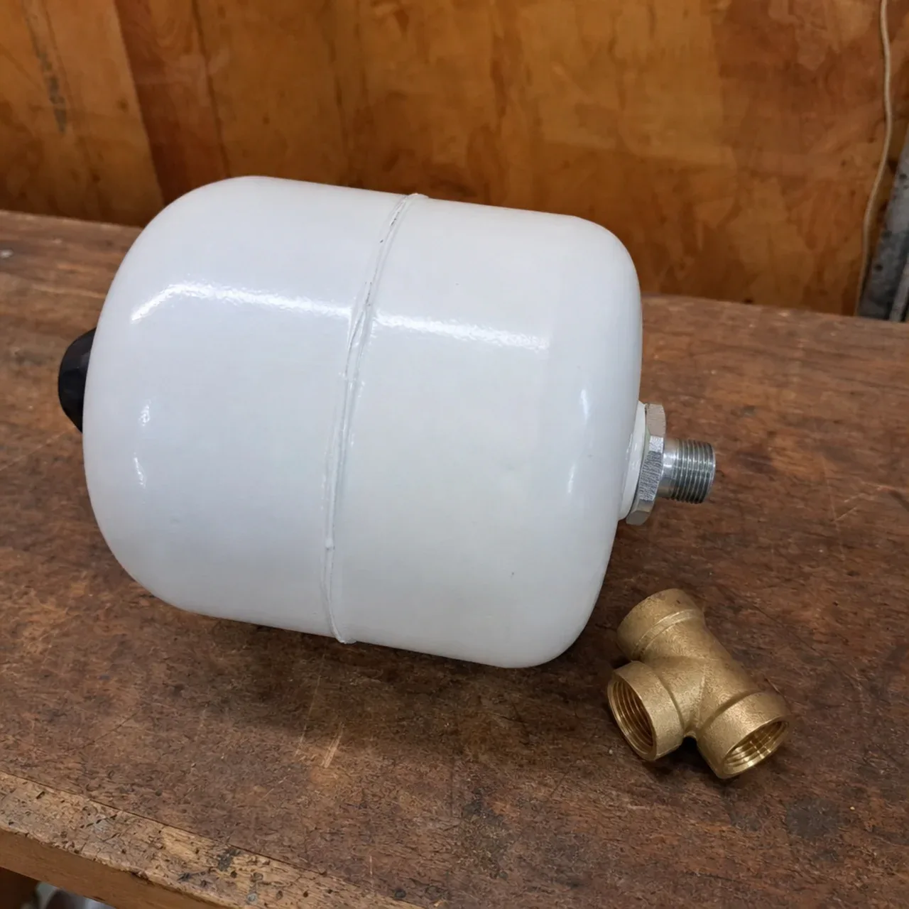Thermal expansion tank and brass fitting