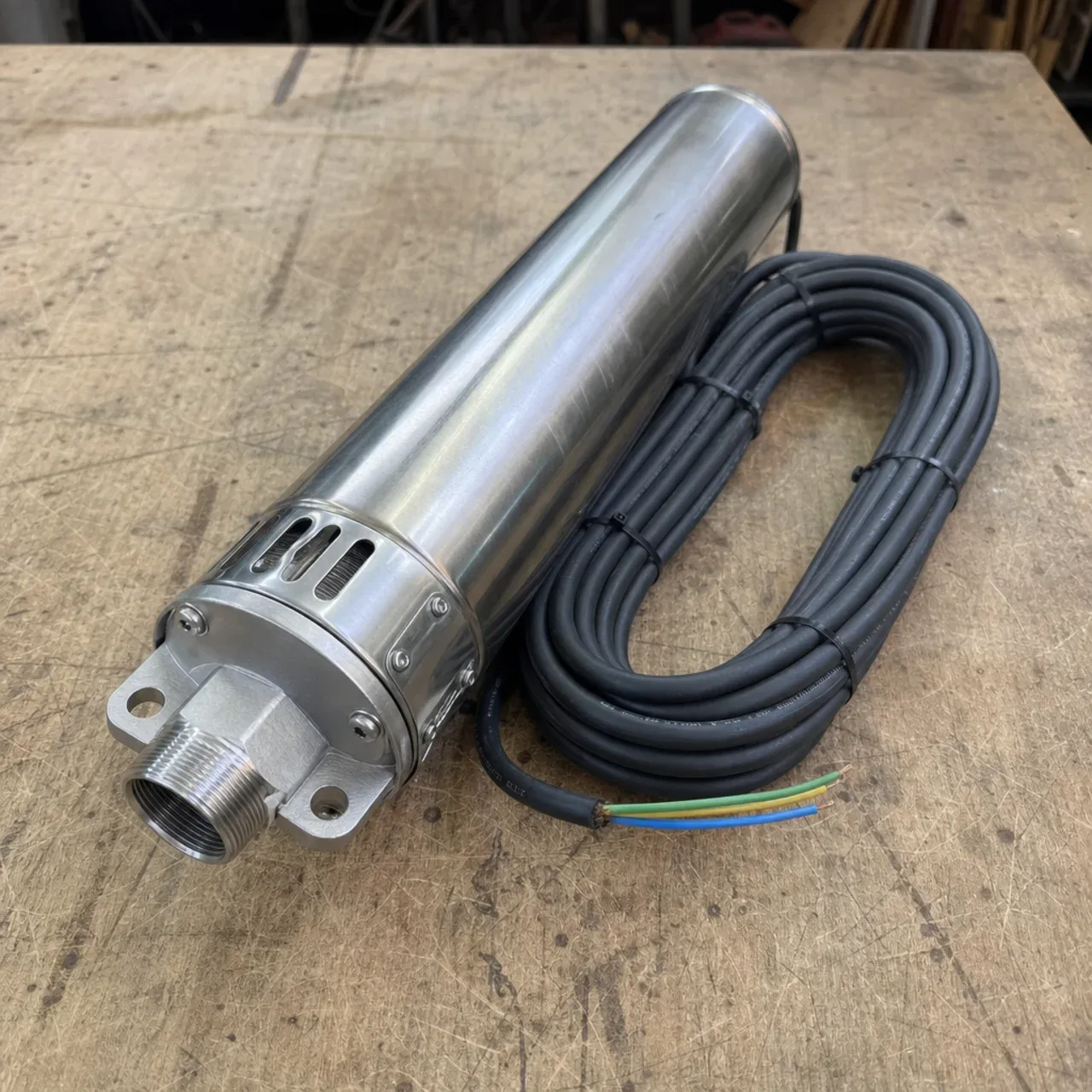 Submersible well pump and electrical cable